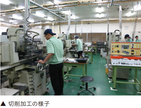 FINECS VIETNAM工場内の切削加工作業