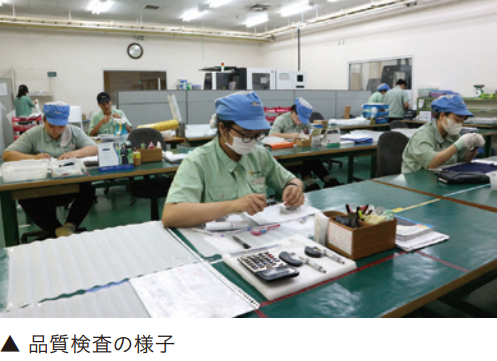 FINECS VIETNAM工場内の品質検査作業