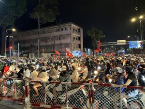 ASEANカップでのベトナムの優勝を祝うベトナムの市民たち