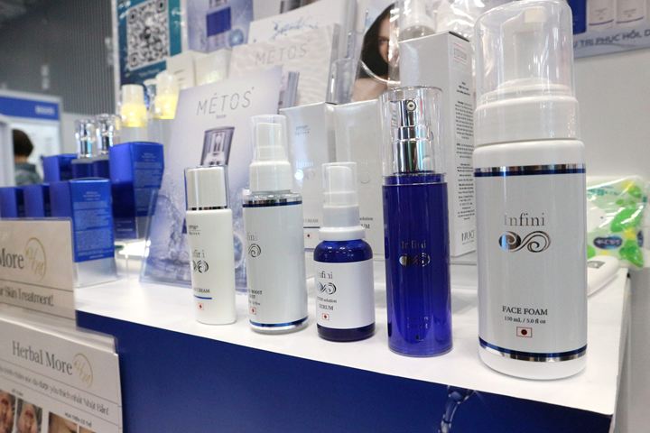 Vietbeauty & Cosmobeauté Vietnam 2026で展示されたInfini(アンフィニ)の化粧品