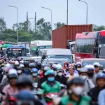 ホーチミン市とロンアン省の庄境で発生する交通渋滞