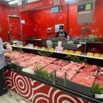 ベトナムのスーパーマーケットの精肉コーナー