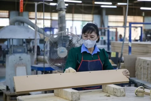ベトナムの中小企業の工場内部