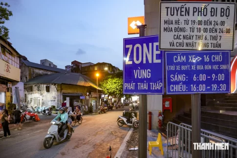 ハノイ中心部の低排出ゾーン（Low Emission Zone＝LEZ）を示す標識