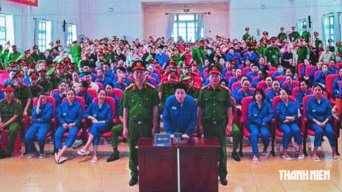 ホーチミン市人民裁判所で判決を受ける被告人