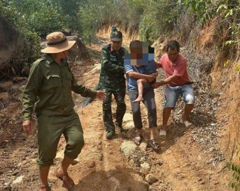 ダックラック省の山中で無事発見された6歳の男児