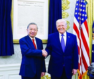 ベトナムのトー・ラム国家主席とアメリカのトランプ大統領