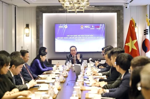 韓国を訪問し専門家と会談するベトナムのチャン・タイン・マン国会議長