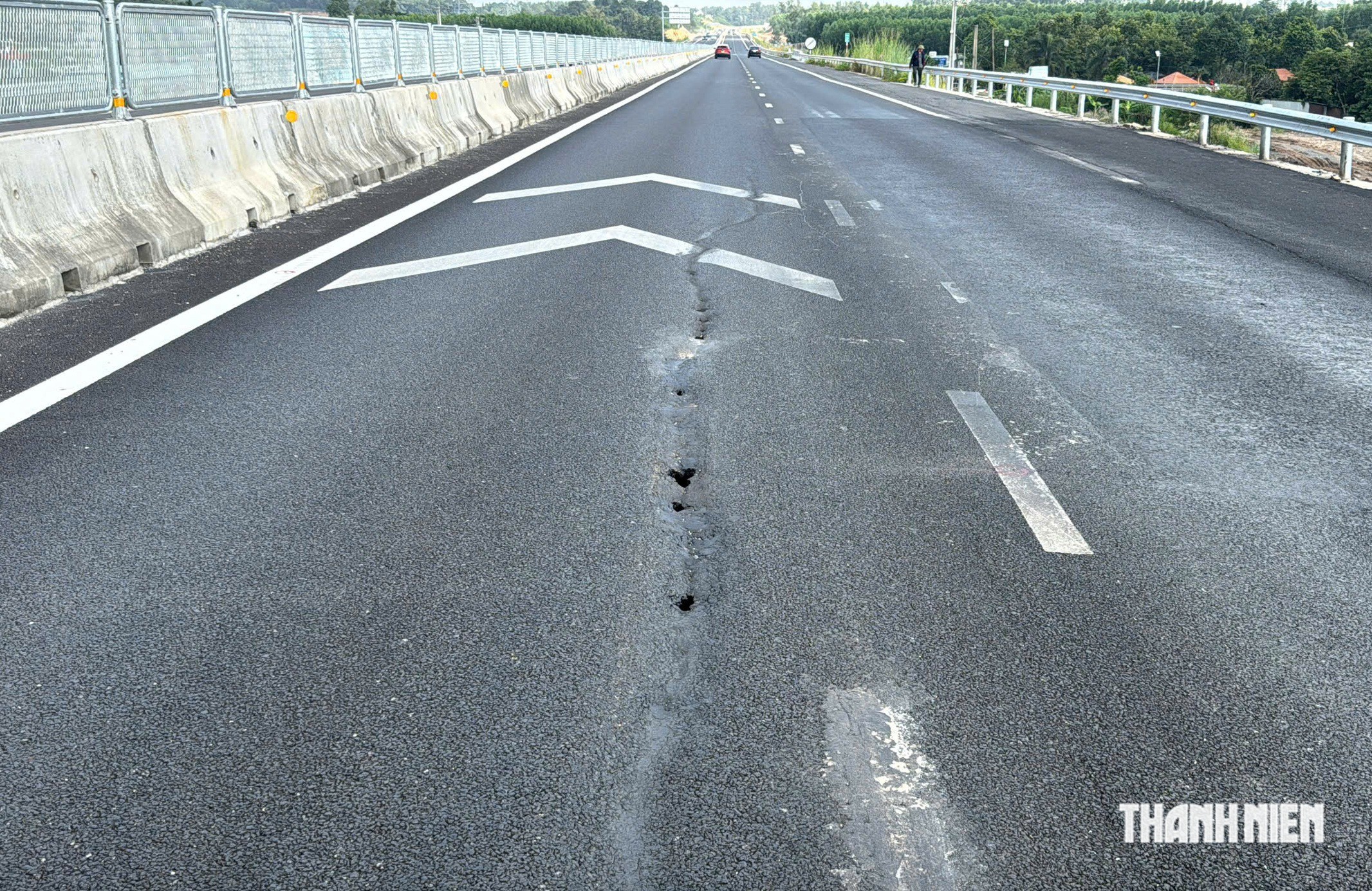 沈下とひび割れが確認されたビエンホア・ブンタウ高速道路
