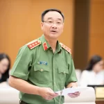行政違反処理法（改正案）に関する意見を表明した公安省のファム・テー・トゥン副大臣