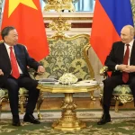 クレムリンでロシアのプーチン大統領と会談するベトナムのトー・ラム書記長兼国家主席