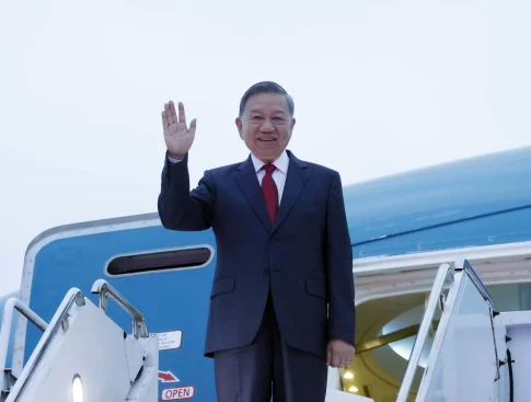 第81回国連総会に出席するため米国に到着したトー・ラム書記長兼国家主席