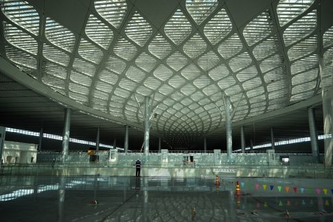 建設工事中のロンタイン国際空港ロビー