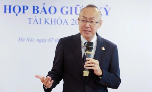 2026年度中間記者会見に臨むJICAベトナム事務所の小林洋輔所長