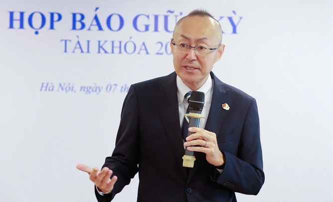 2026年度中間記者会見に臨むJICAベトナム事務所の小林洋輔所長