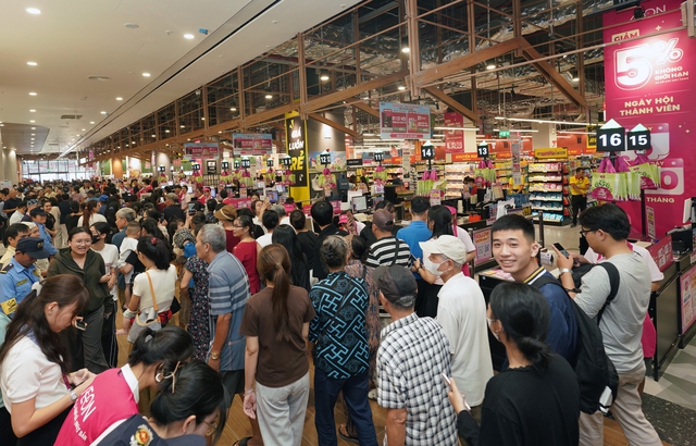 オープンから3日で20万人が来場したイオン・タインホア