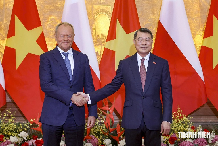 ベトナムのレ・ミン・フン首相とポーランドのドナルド・トゥスク首相