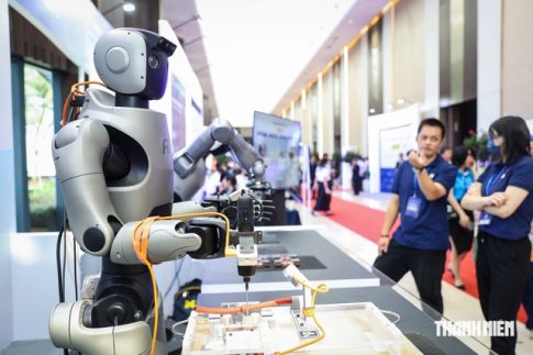 ベトナムの展示会で展示されたロボット
