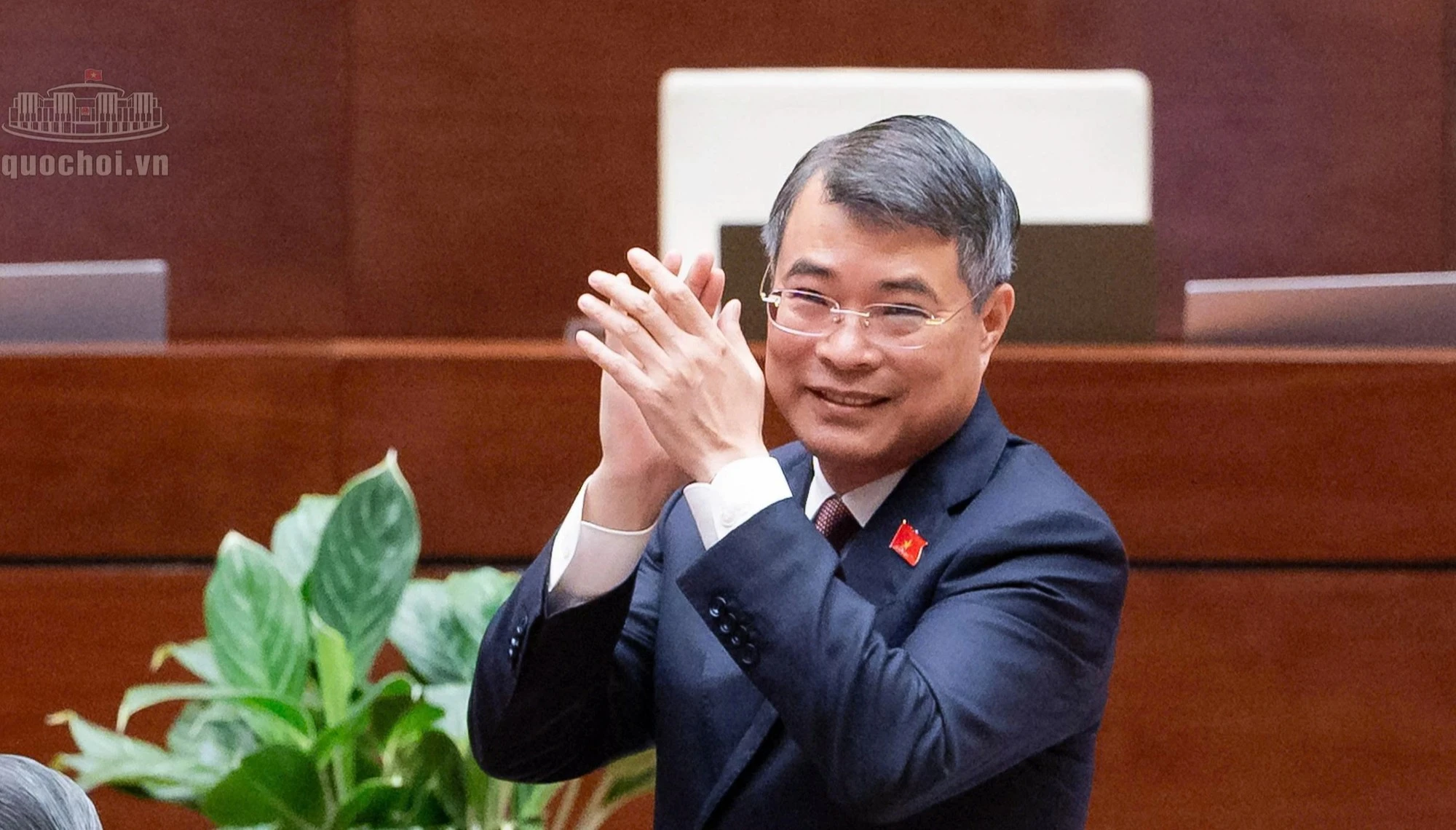 ベトナムの国会で2027年の経済成長率目標を述べたレ・ミン・フン首相